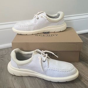 NWOT Women’s Sperry size 7 Ivory Captain’s Moc Boat Shoes